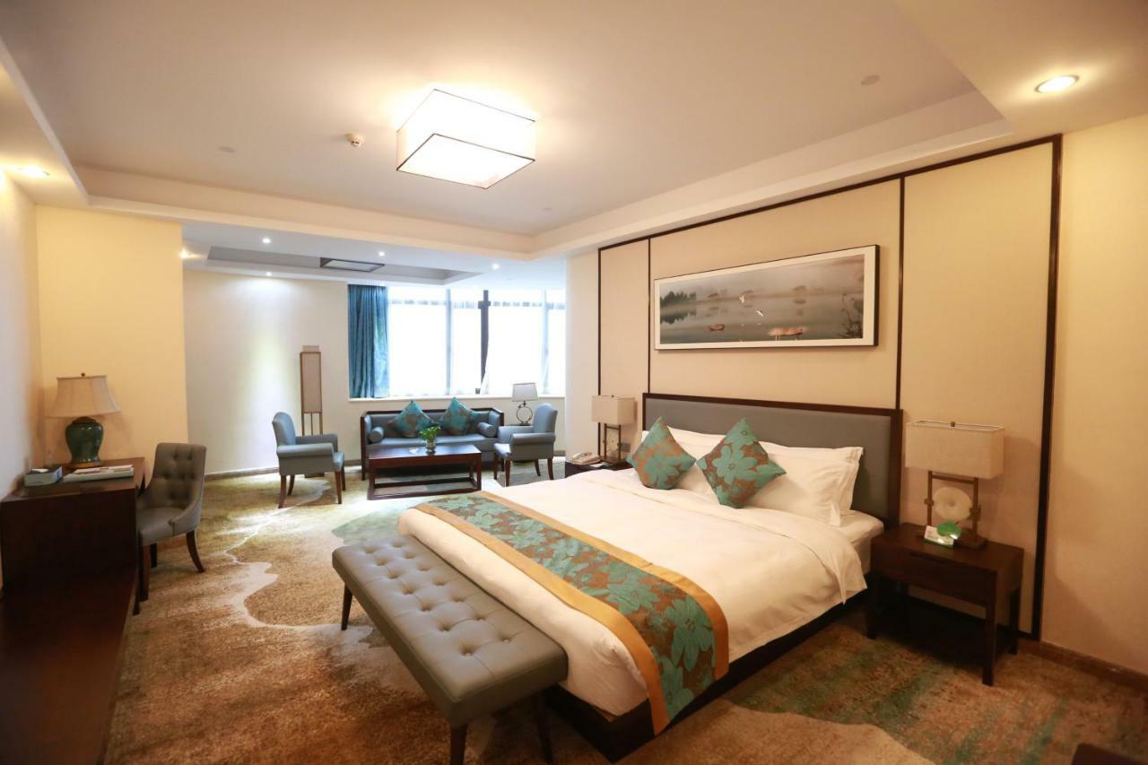 ซีแมนส์ คลับ กวางโจว Hotel ภายนอก รูปภาพ