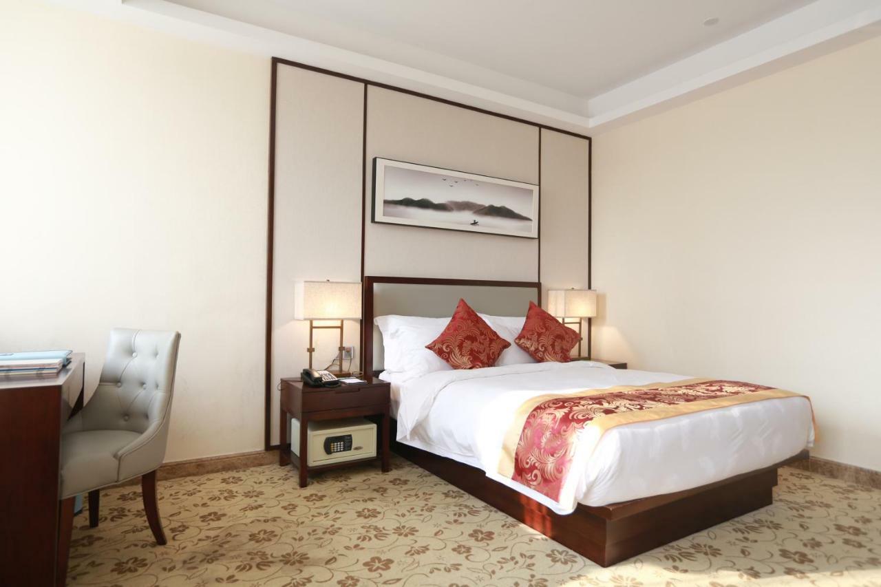 ซีแมนส์ คลับ กวางโจว Hotel ภายนอก รูปภาพ